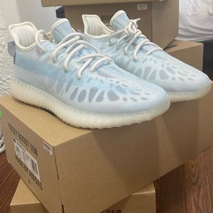 Yeezy Boost 350 v2 Monice “ice blue”